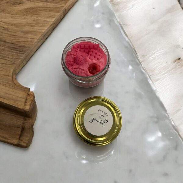 Strawberry scent - 2 wick dessert candle