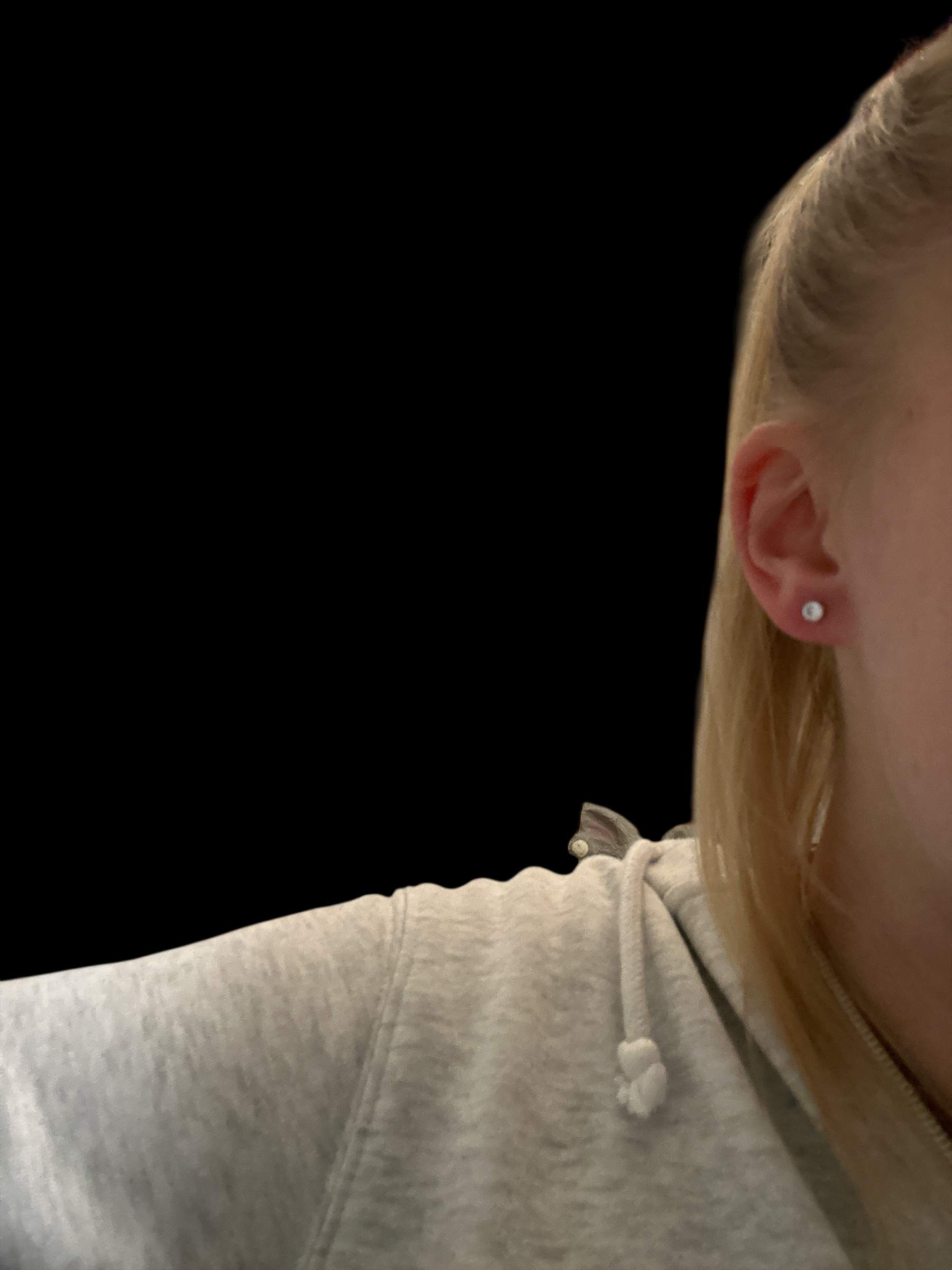 Petite Crystal Round Ohrstecker gold - Edelstahl, Wasserfest - Image 2