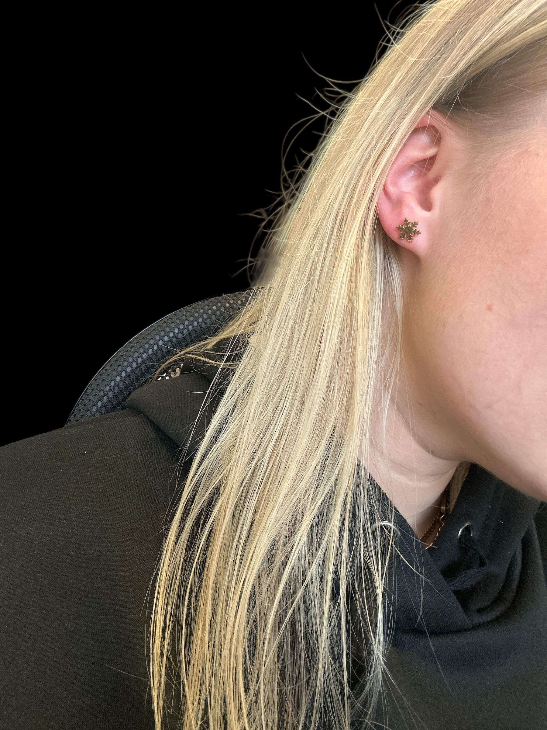 Golden Snowflake Ohrstecker gold - Edelstahl, Wasserfest - Image 2